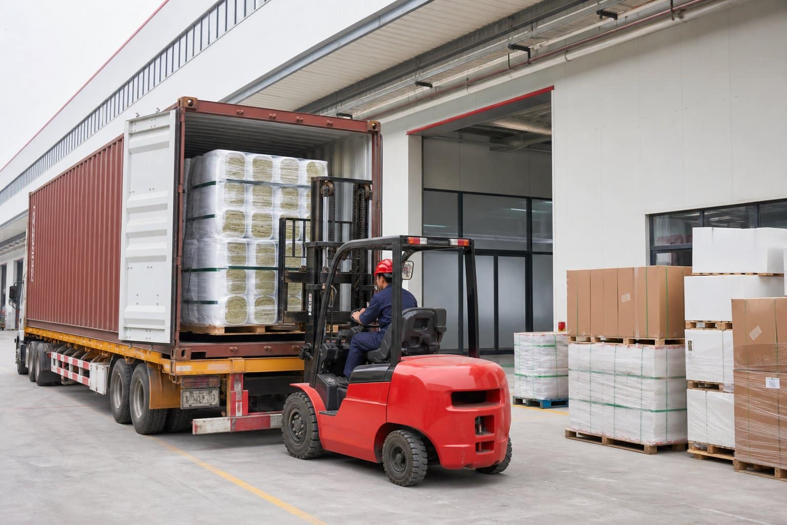 Export container loading with palletized Guangxin insulation rolls