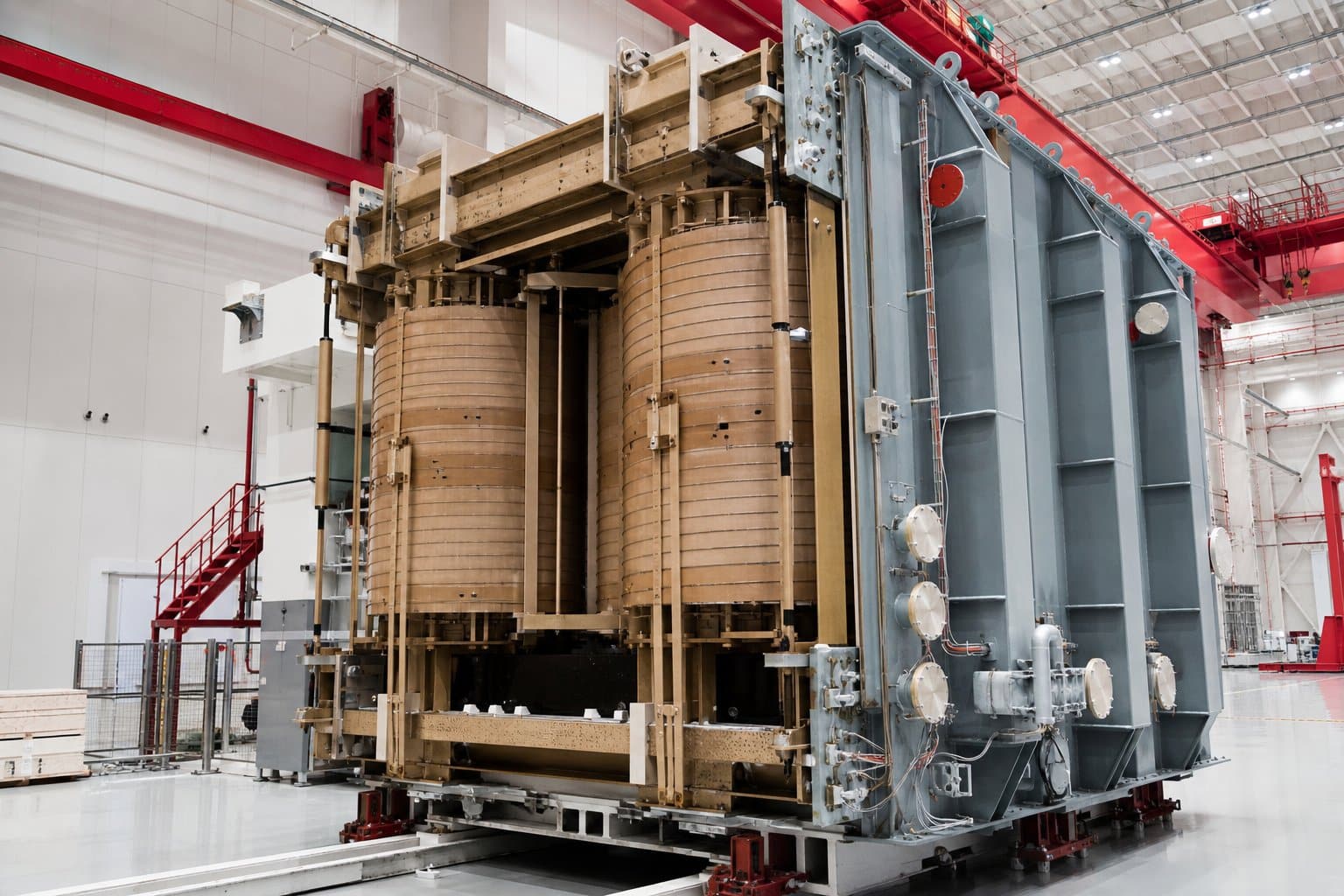 Large high-voltage power transformer assembly
